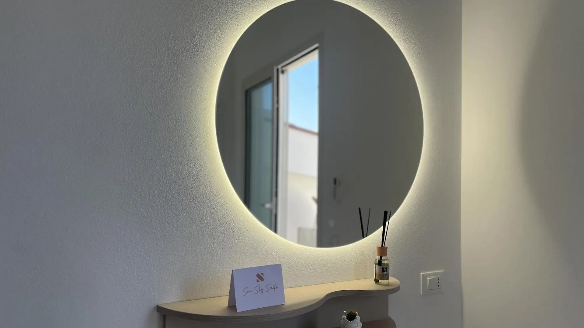 Sea Sky Suite Cefalu 0*,